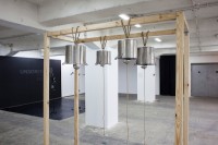 https://salonuldeproiecte.ro/files/gimgs/th-31_18_ Monotremu - Q_E_F_, 2014 installation (wood structure, metal pots, ladles, rope), variable dimensions.jpg
